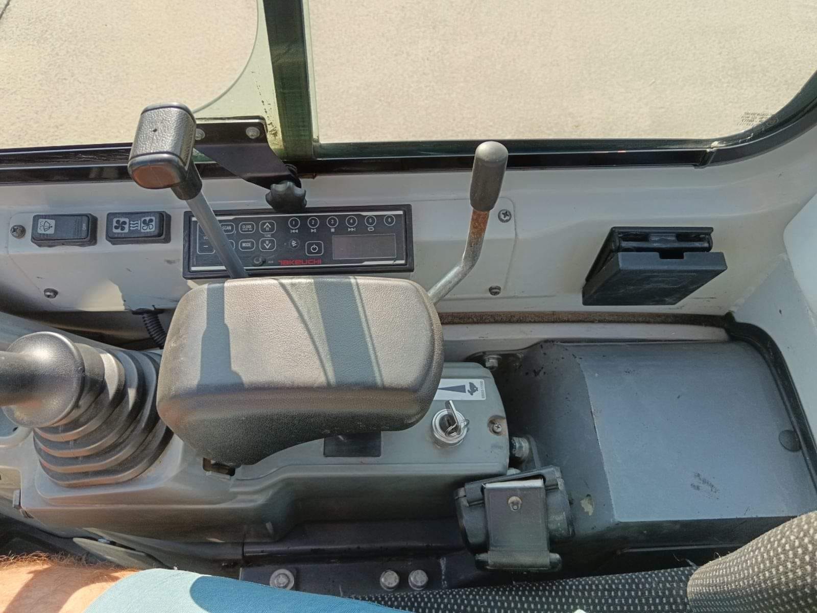 Takeuchi TB216 - Kép 6