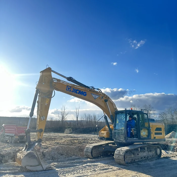 XCMG XE220E